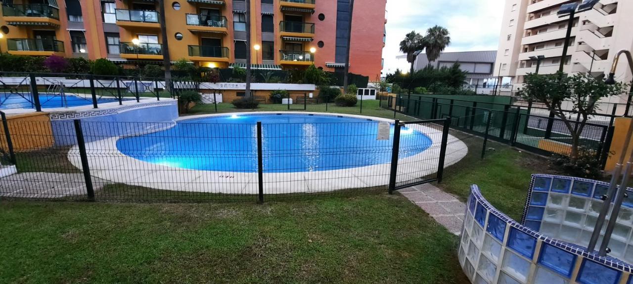 Impresionante Primera Linea De Playa, Bajondillo Beach Torremolinos Exterior photo